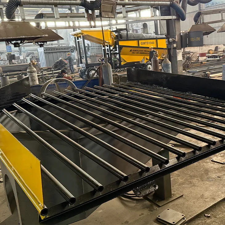 Mobile Gold Screening Drum Screen with feeding hopper in factory
